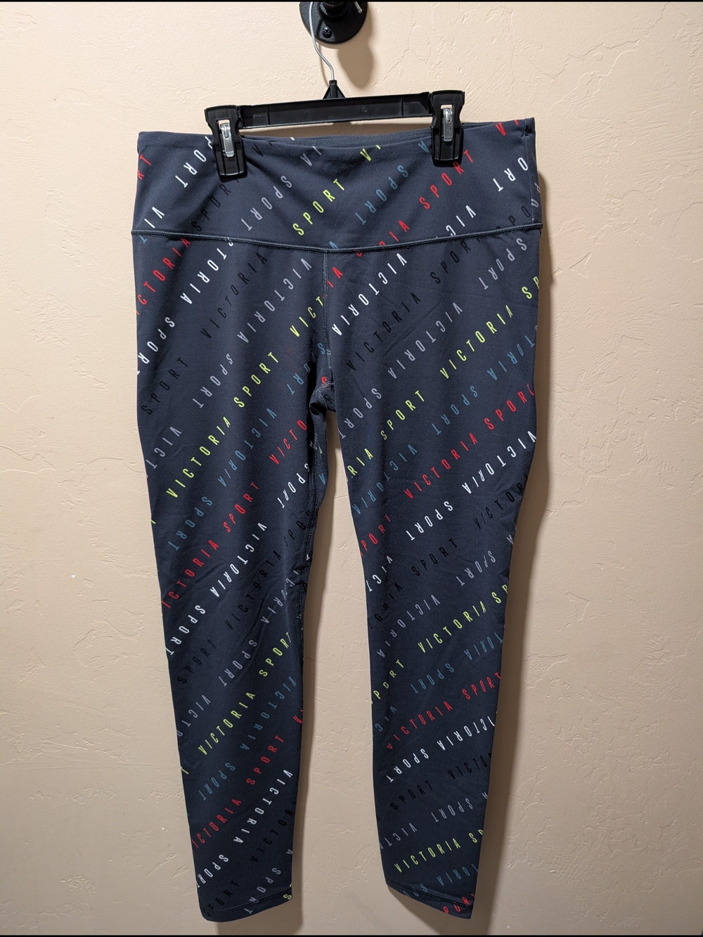 EUC Victoria's Secret Sport  Leggings Gray W/Multicolor Diagonal Logo Print Lrg
